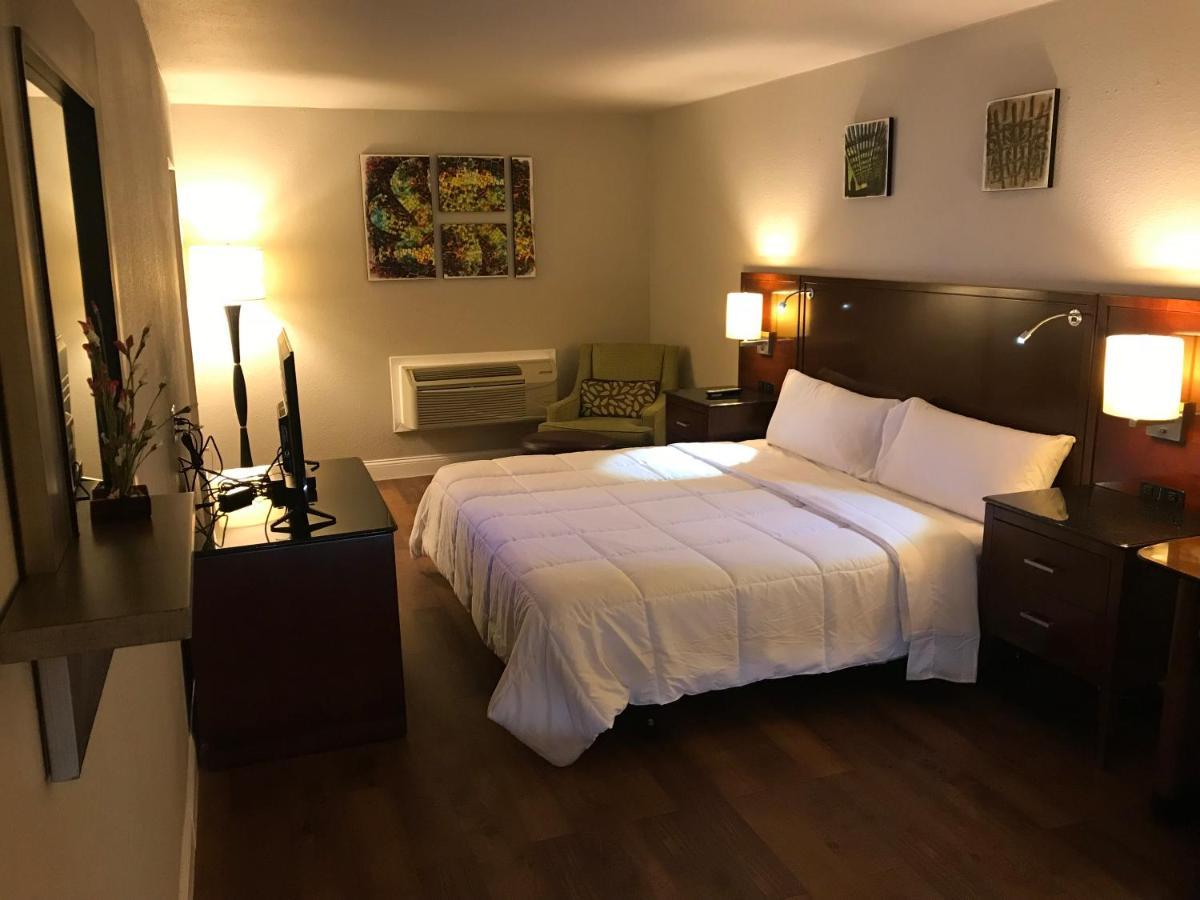 Stratus Suites Boutique Hotel Killeen Buitenkant foto